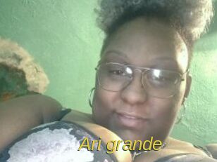 Ari_grande