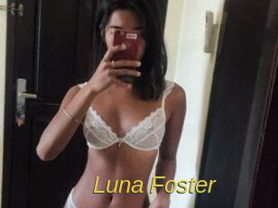 Luna_Foster