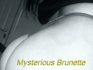 Mysterious_Brunette